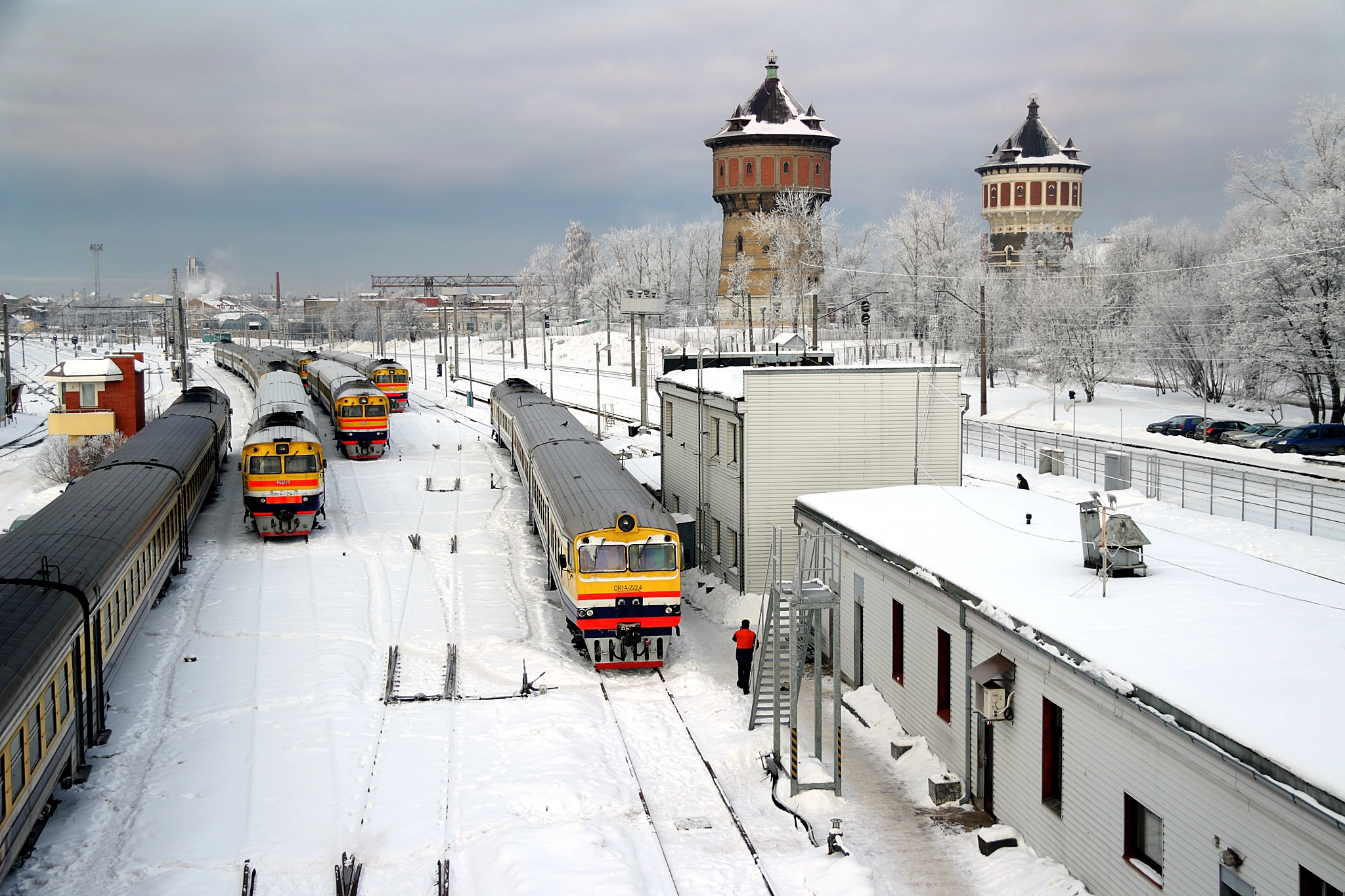 Canon EF-S 17-85mm F4-5.6 IS USM sample photo. Winter station photography