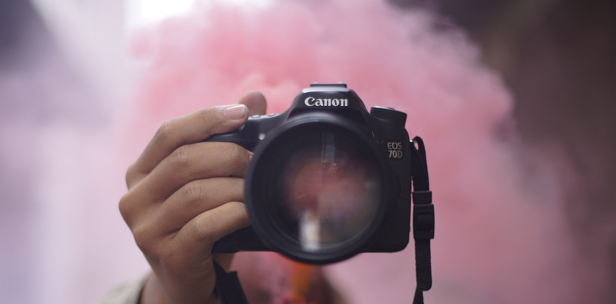 50mm F1.8 sample photo. We kept this love in photograph &lt;3 photography
