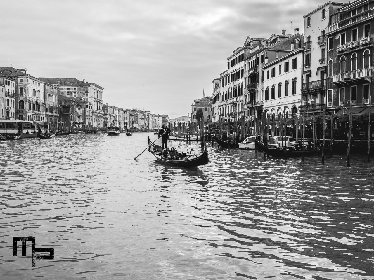 Olympus OM-D E-M10 + Olympus M.Zuiko Digital 17mm F2.8 Pancake sample photo. Venice is mainstream photography