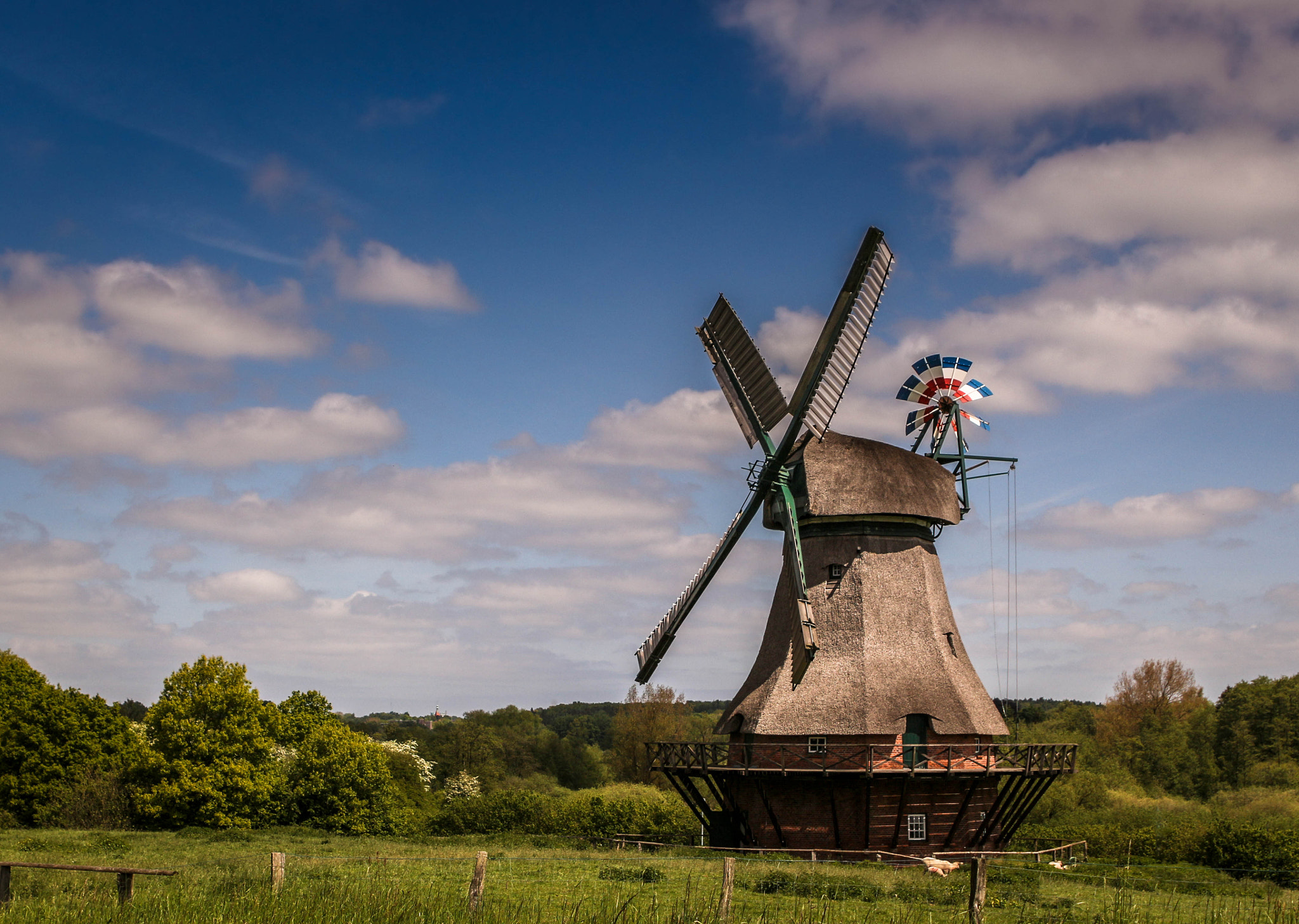 Canon EF 28-105mm f/3.5-4.5 USM sample photo. Smock mill photography
