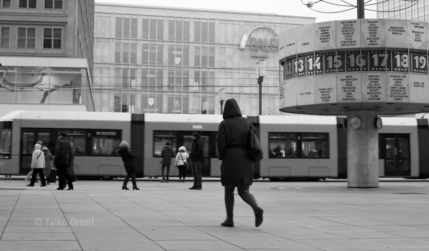 Canon EOS 600D (Rebel EOS T3i / EOS Kiss X5) + Canon EF 35mm F2 sample photo. Berlin alexanderplatz photography