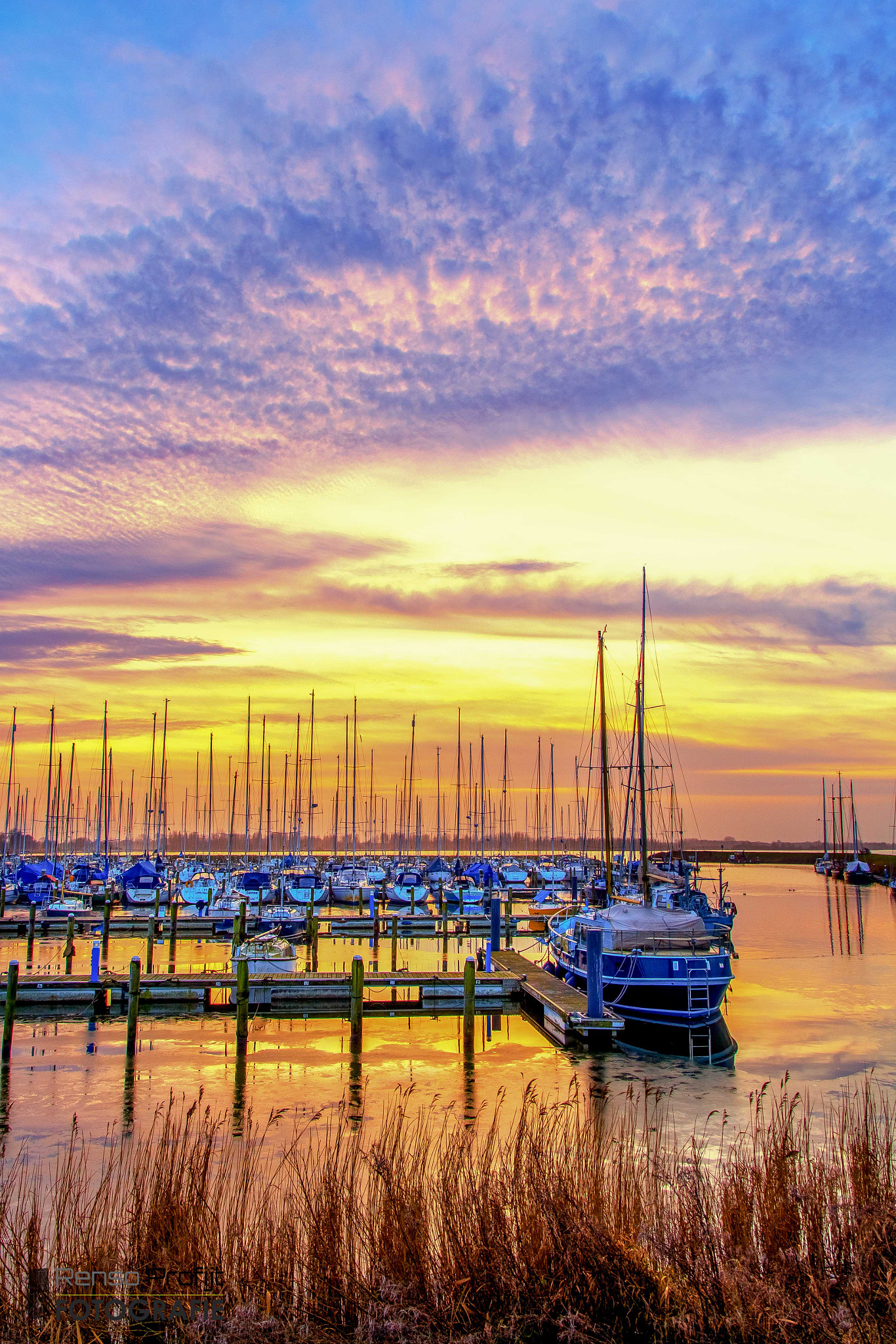 Sigma 17-70mm F2.8-4 DC Macro OS HSM sample photo. Sunset at the harbour photography