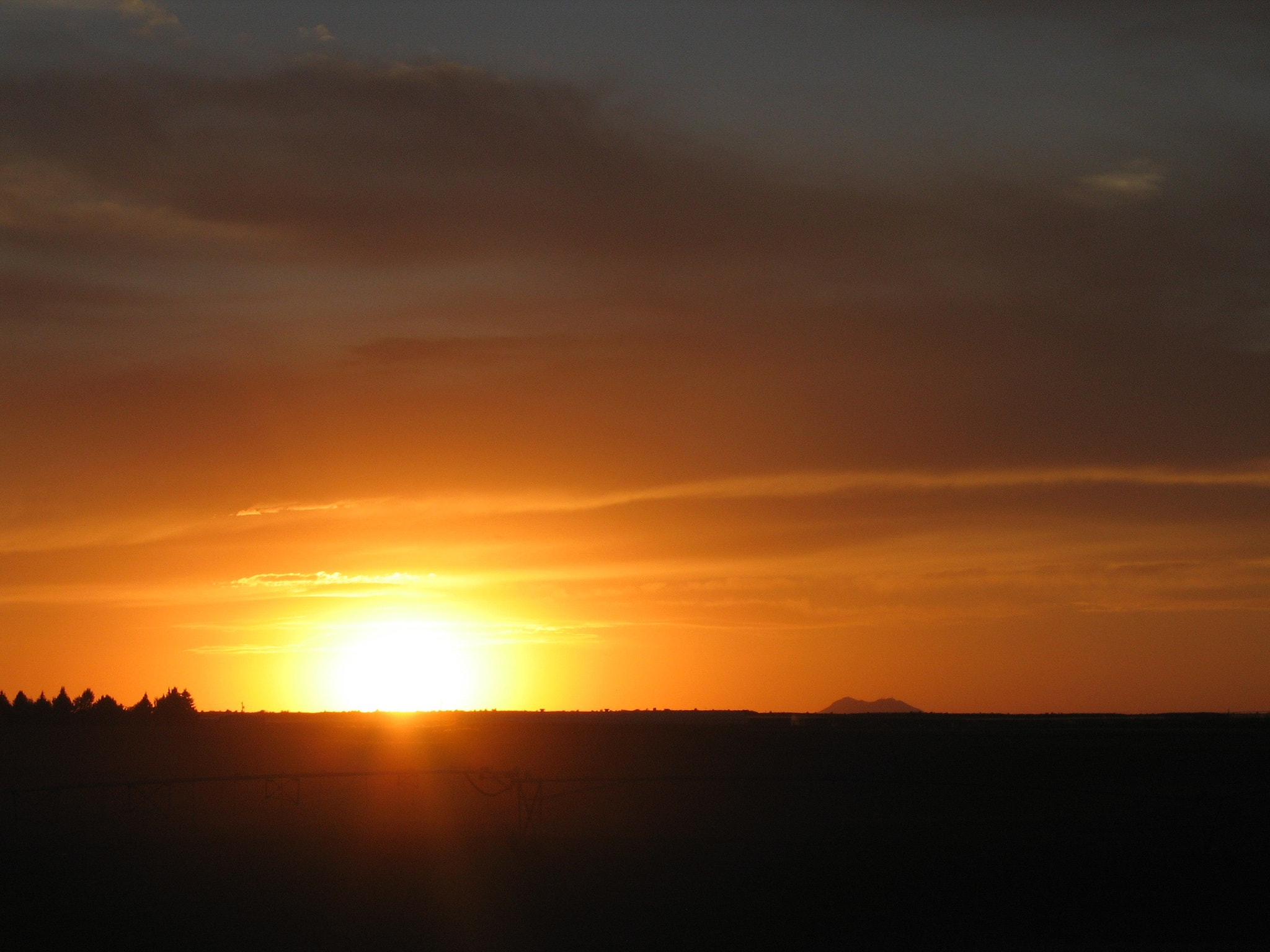 Canon POWERSHOT A95 sample photo. Sunrise over desert fields photography