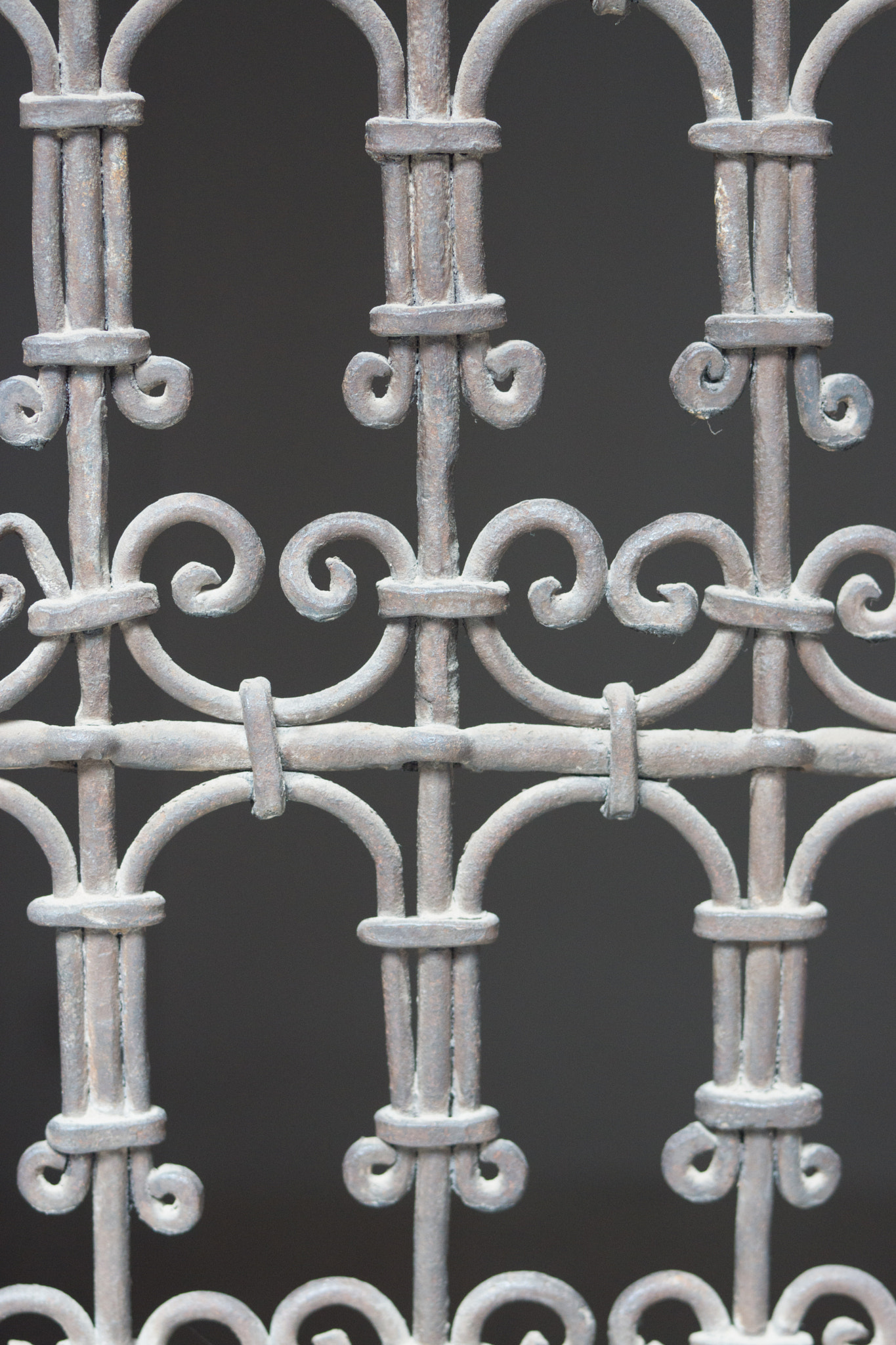 Sony SLT-A65 (SLT-A65V) + Sony 50mm F1.4 sample photo. Old morrocan style window gate photography