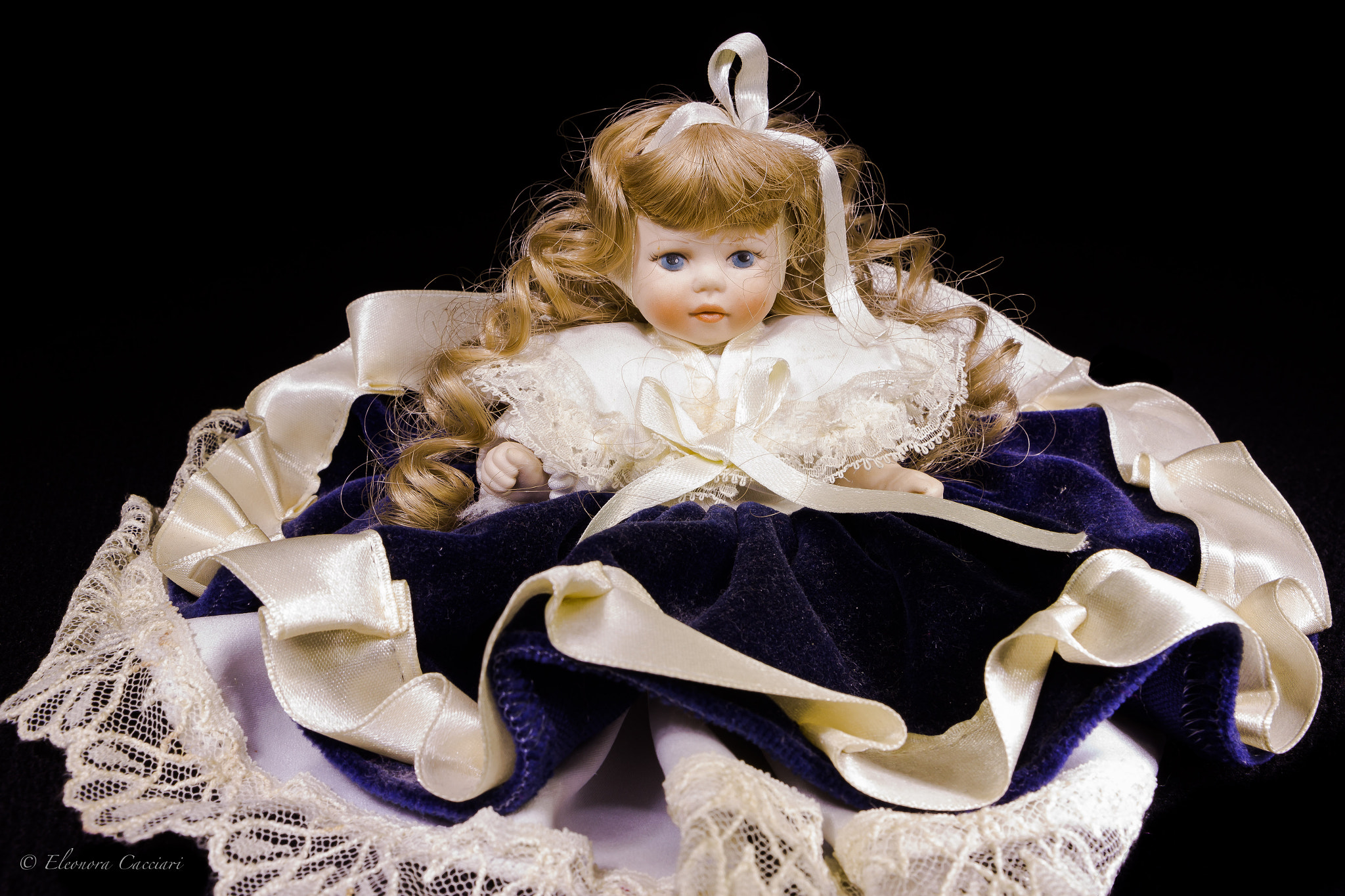 Canon EF-S 18-135mm F3.5-5.6 IS STM sample photo. A little doll photography