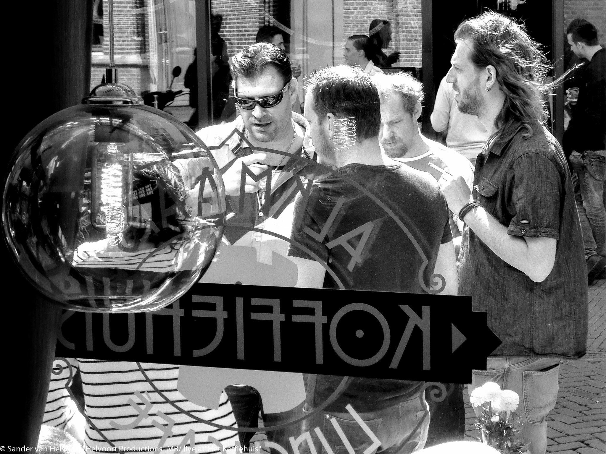 CASIO EX-ZR200 sample photo. Mb live at het koffiehuis photography
