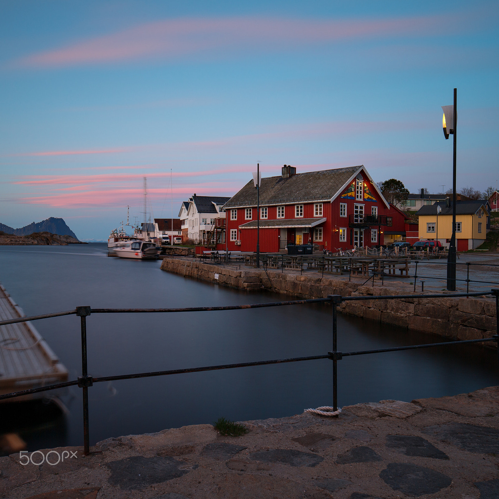 Canon TS-E 24.0mm f/3.5 L II sample photo. Lofoten living photography