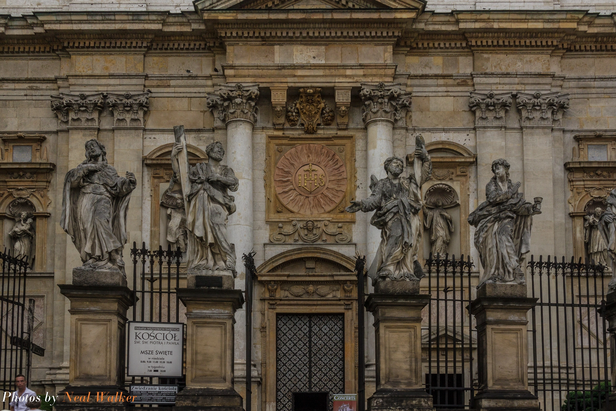 Canon EF-S 17-85mm F4-5.6 IS USM sample photo. Statues guarding a church of krakow photography