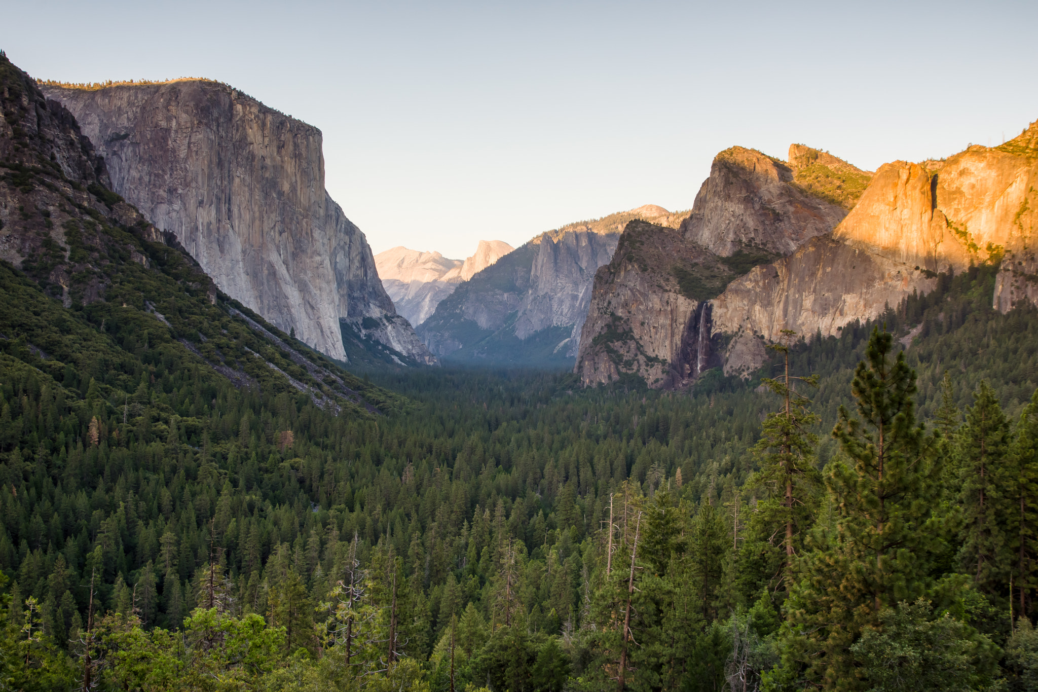Sony SLT-A65 (SLT-A65V) sample photo. Tunnel view at dusk photography