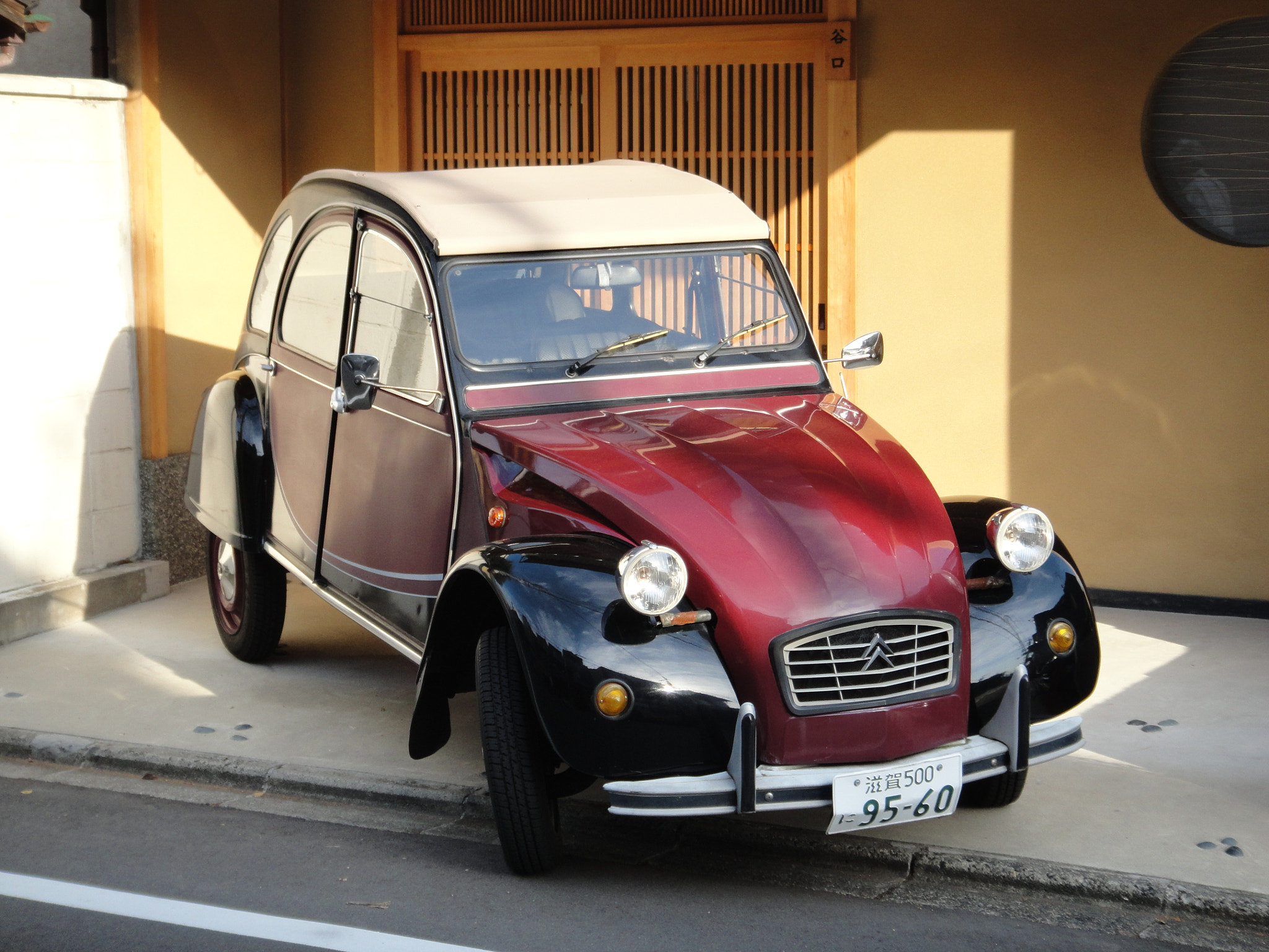 Sony DSC-T99 sample photo. Citroen 2cv photography