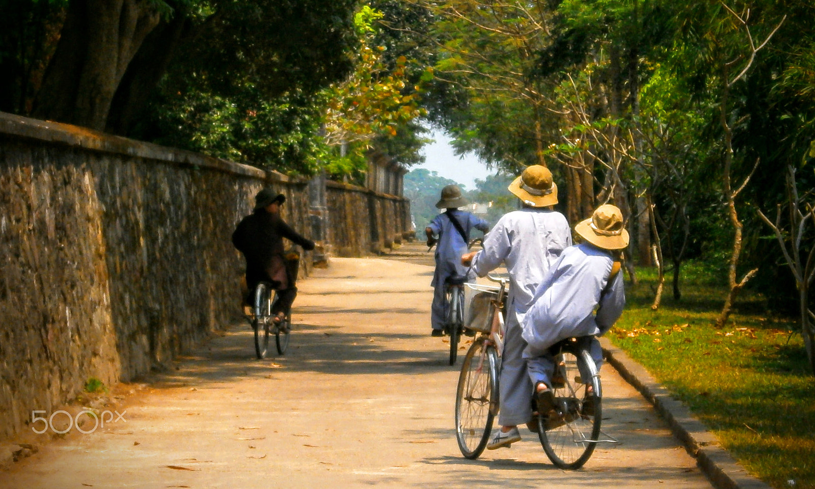 Olympus VG150,D735 sample photo. Students in hue, vietnam photography