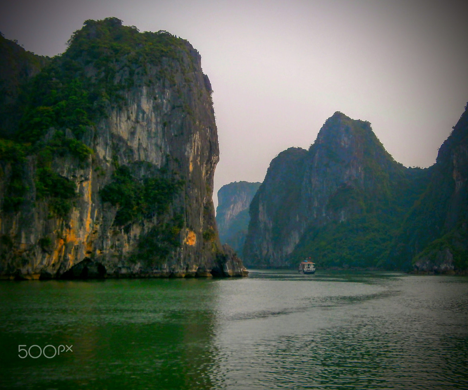 Olympus VG150,D735 sample photo. Halong bay boat trip photography