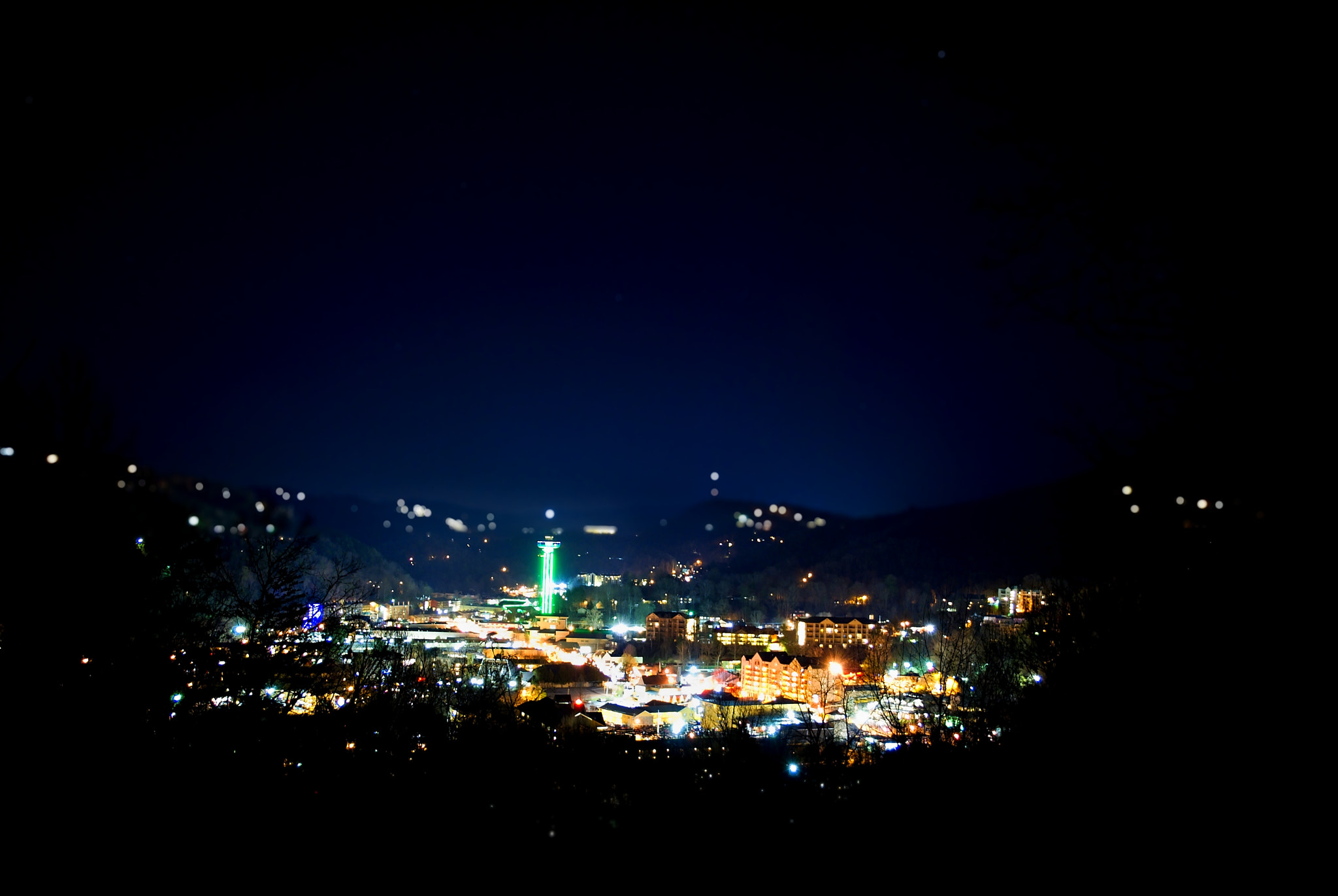 Nikon D3000 + 18.00 - 55.00 mm f/3.5 - 5.6 sample photo. Gatlinburg glow photography