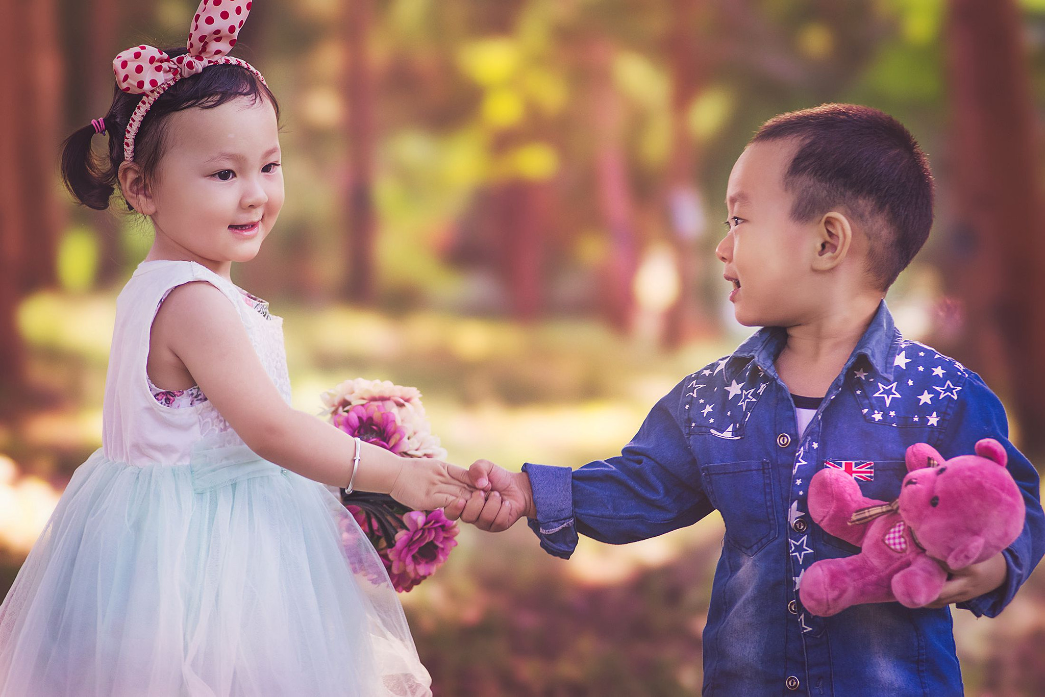 Sony 135mm F2.8 [T4.5] STF sample photo. Golden childhood photography