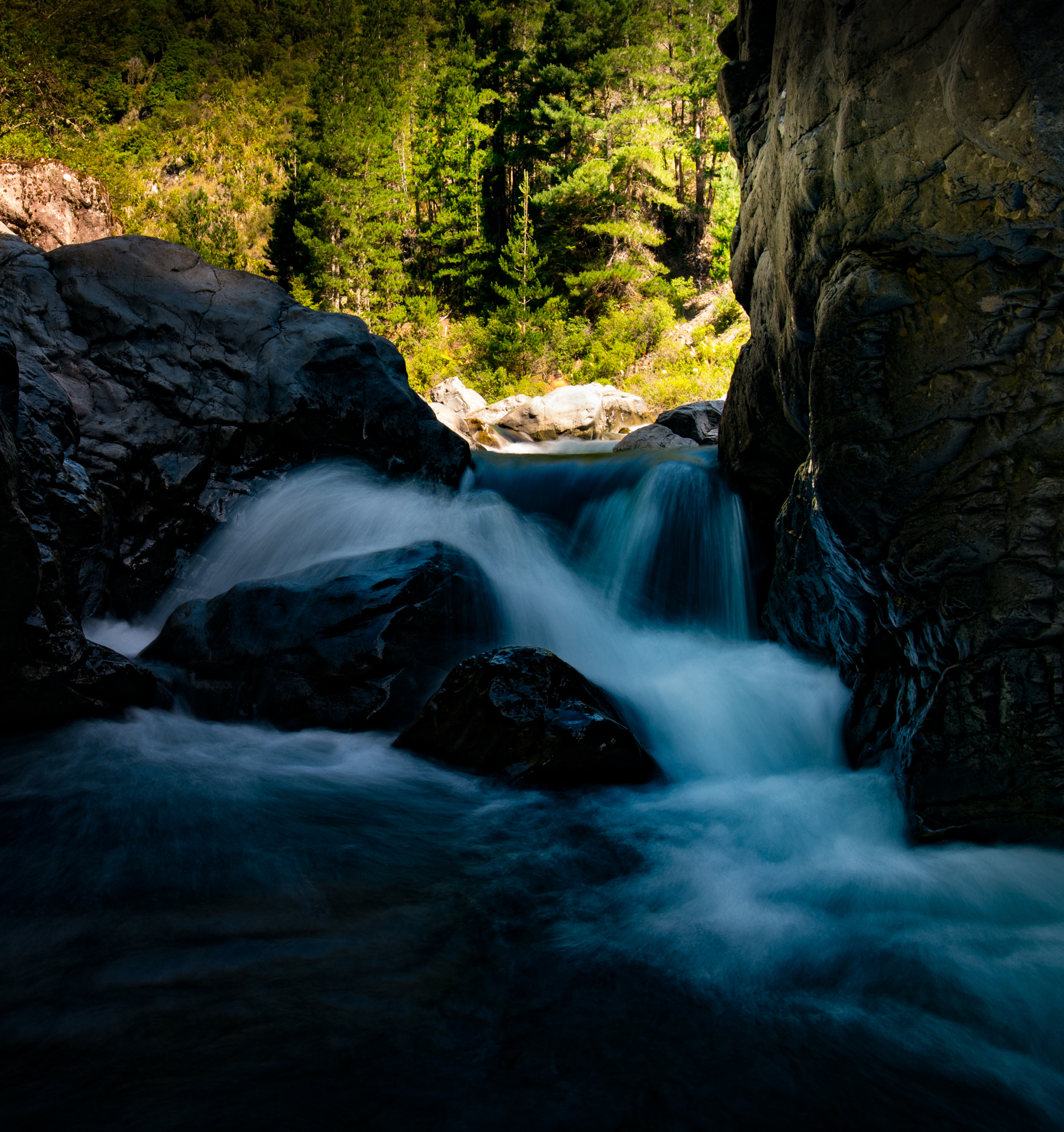 Nikon D7100 + Nikon AF-S Nikkor 20mm F1.8G ED sample photo. Iron gate photography