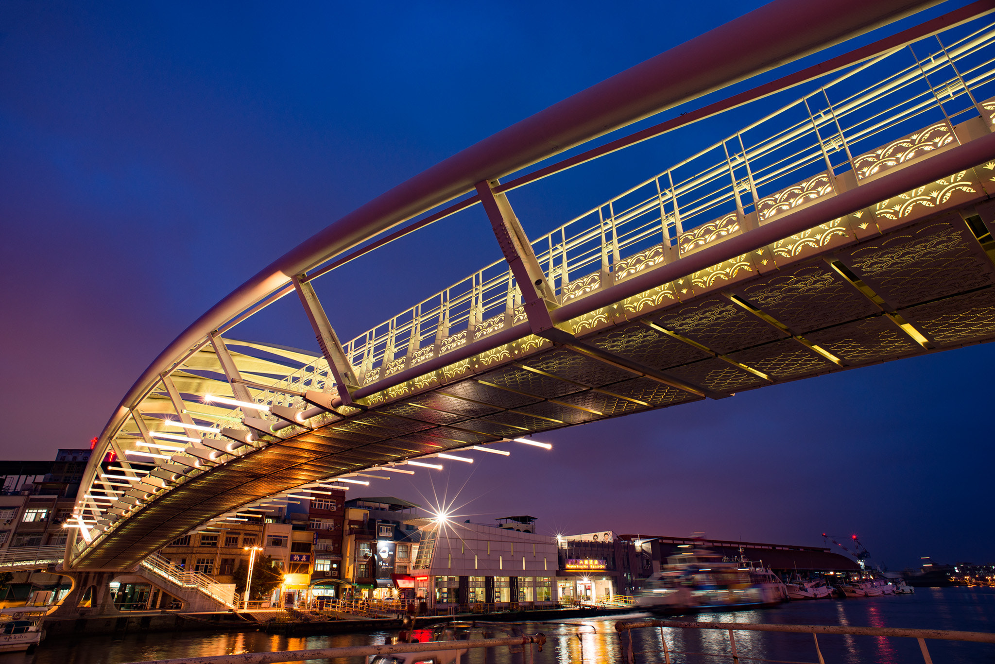 Nikon D600 + Nikon AF Nikkor 20mm F2.8D sample photo. Bridge at kaohsiung photography