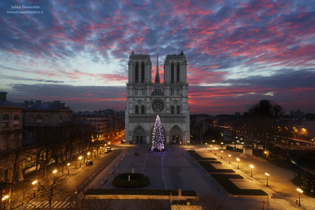 24-70mm F2.8 OSS sample photo. Cathédrale notre-dame de paris, noel 2014 photography