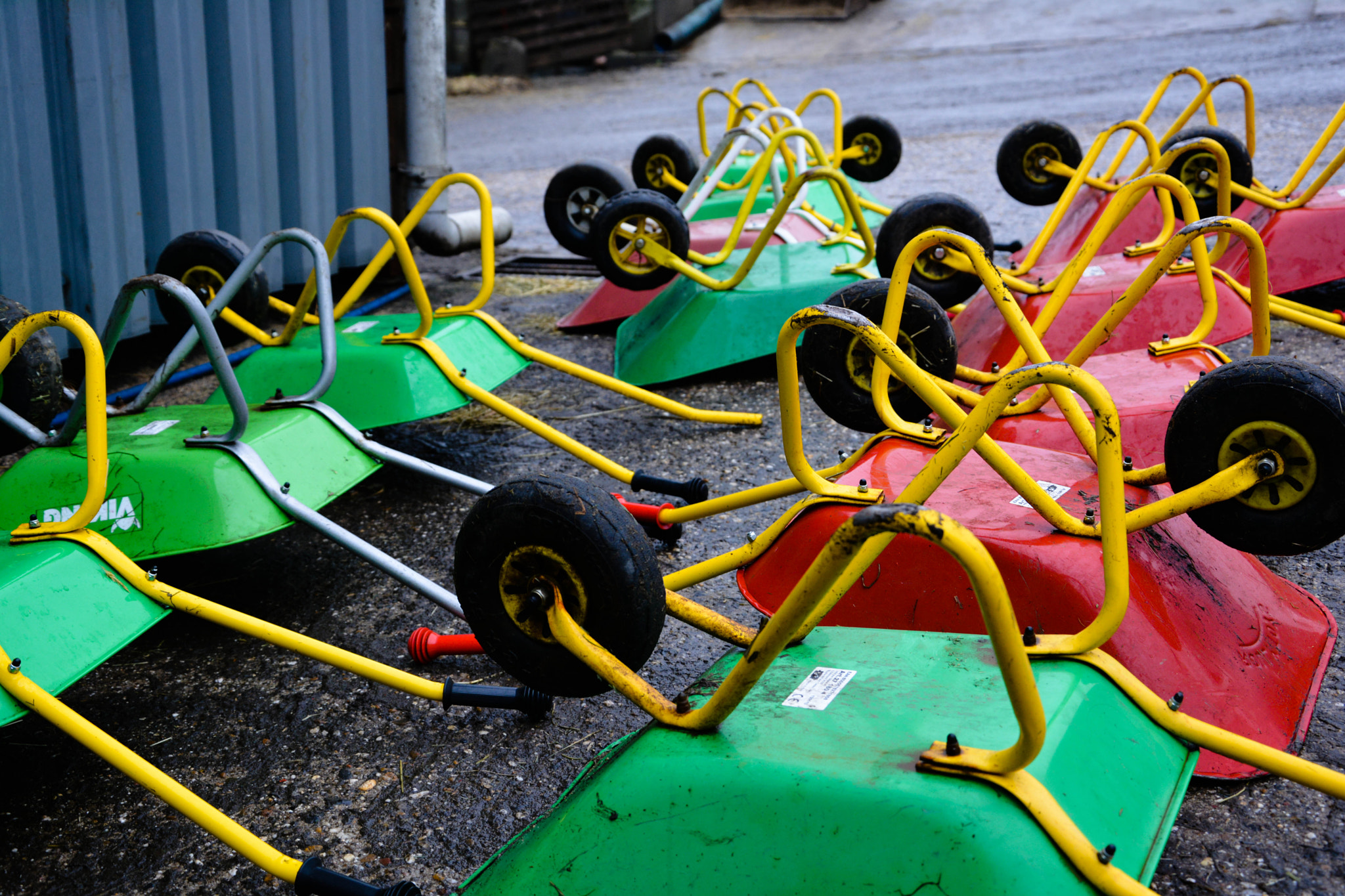 AF Zoom-Nikkor 28-80mm f/3.3-5.6G sample photo. Garage photography