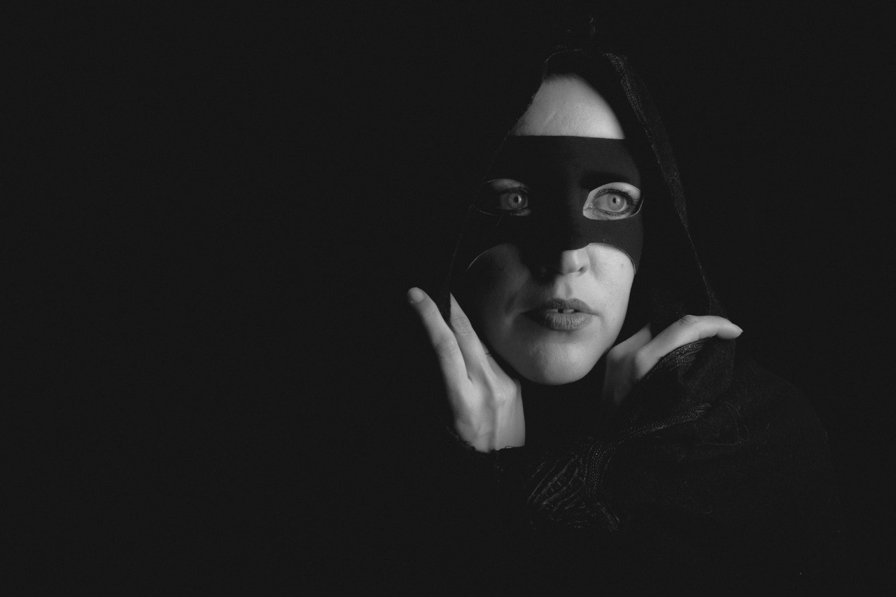 Sony a7 II + Minolta AF 50mm F1.7 sample photo. Hiding in the dark photography