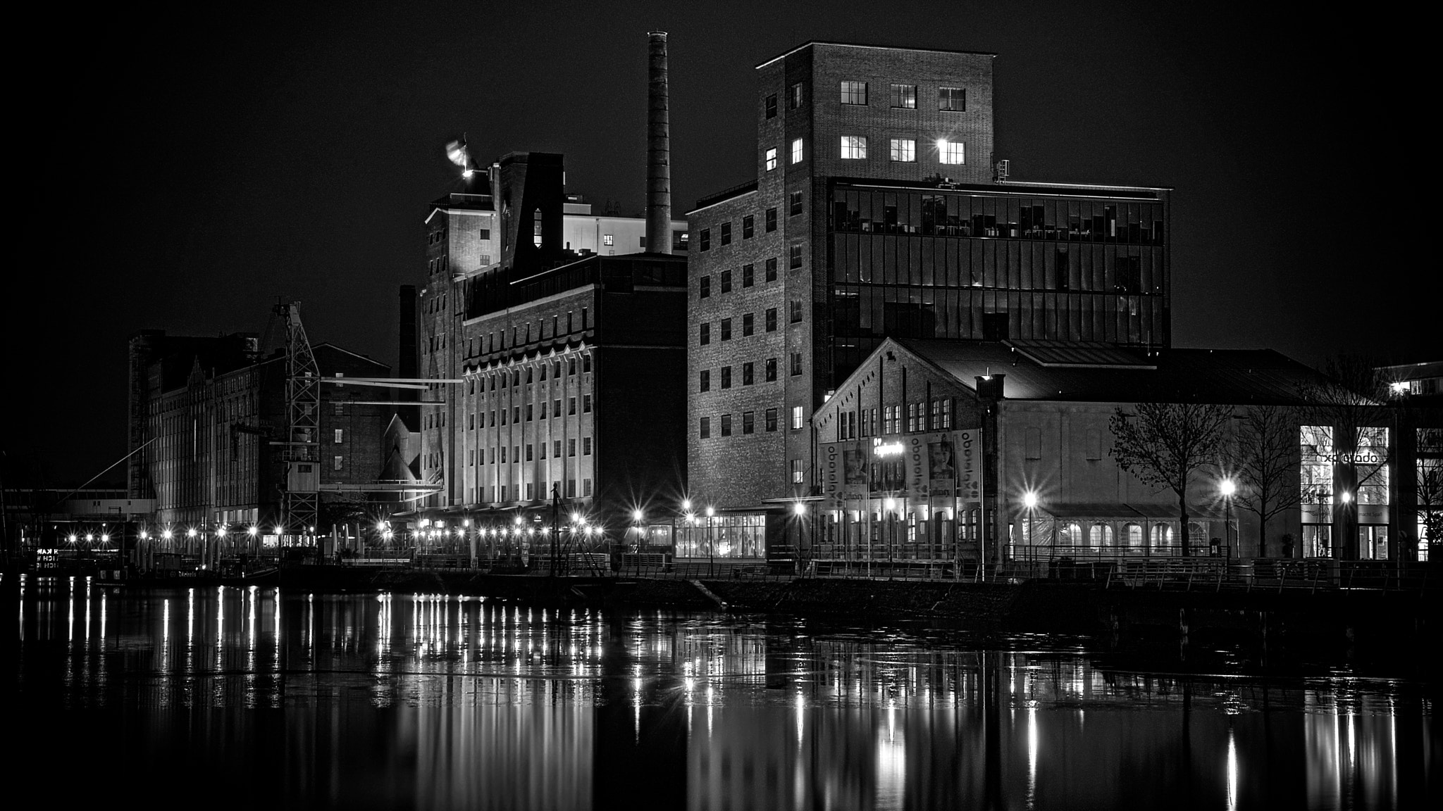 Sony DT 16-105mm F3.5-5.6 sample photo. Duisburg innenhafen b&w photography