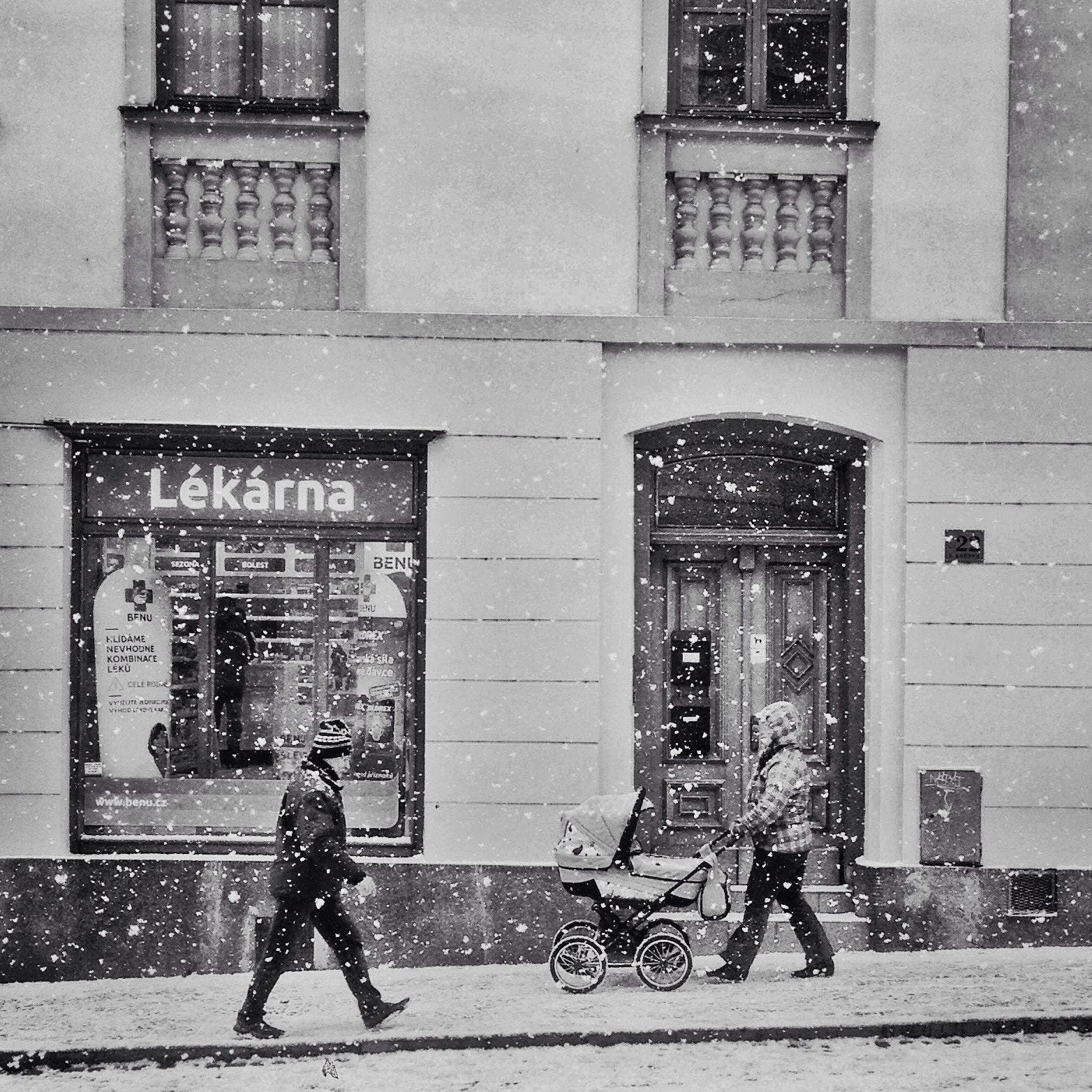 Hipstamatic 305 sample photo. Winter in the street photography