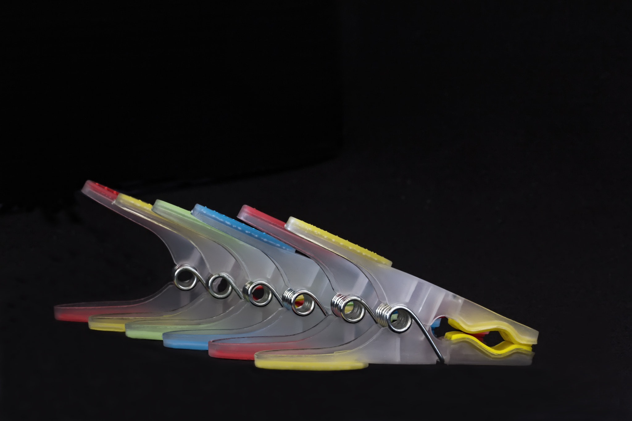 Canon EOS 60D + Canon EF 100mm F2.8 Macro USM sample photo. Clothpins photography