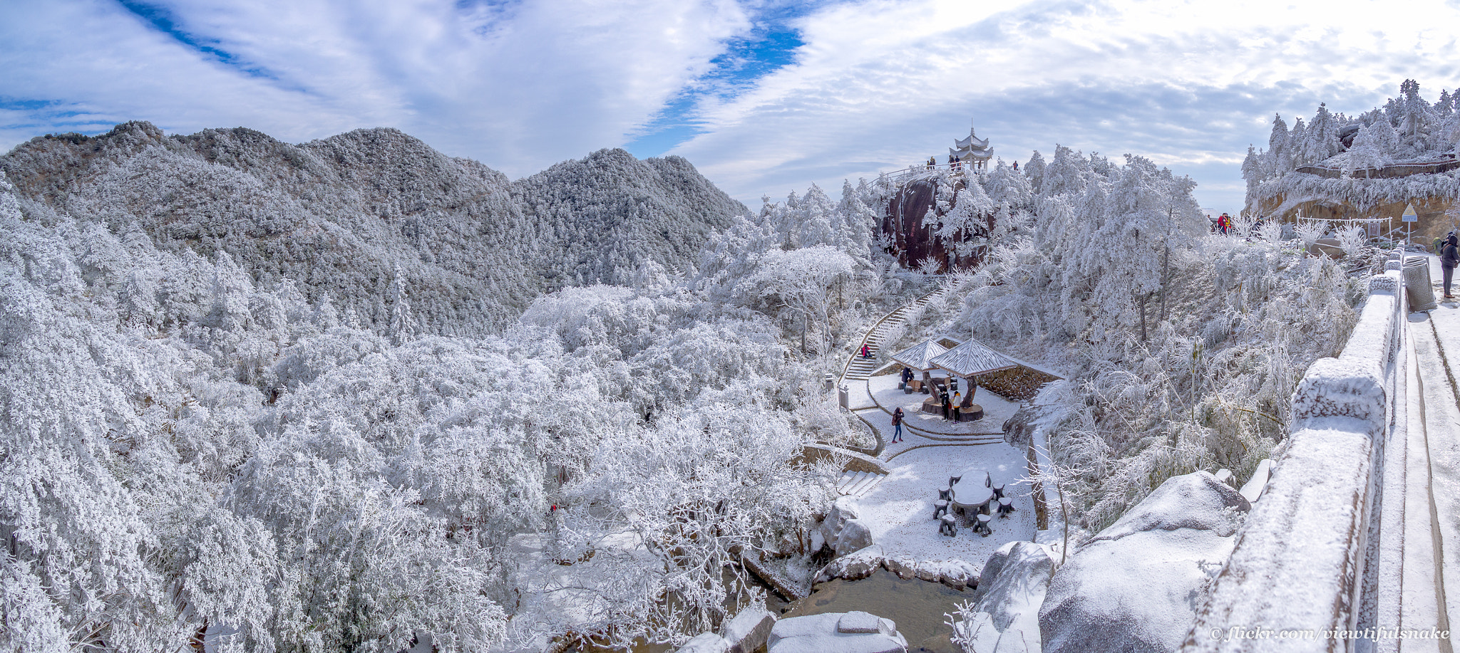 Olympus OM-D E-M10 + Panasonic Lumix G 14mm F2.5 ASPH sample photo. Rime ice in jiuxian mountain photography