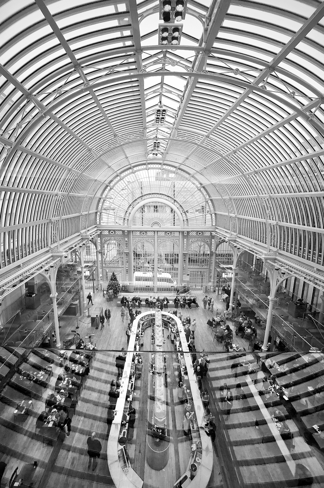 Nikon D700 + Sigma 14mm F2.8 EX Aspherical HSM sample photo. Royal opera house, london photography