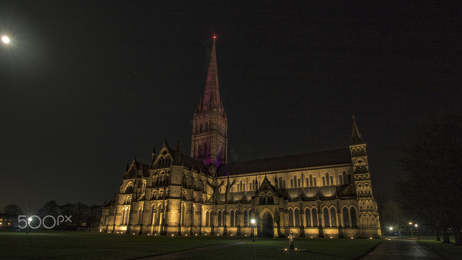 Canon EF-S 10-18mm F4.5–5.6 IS STM sample photo. Salisbury cathedral on a moonlit night photography