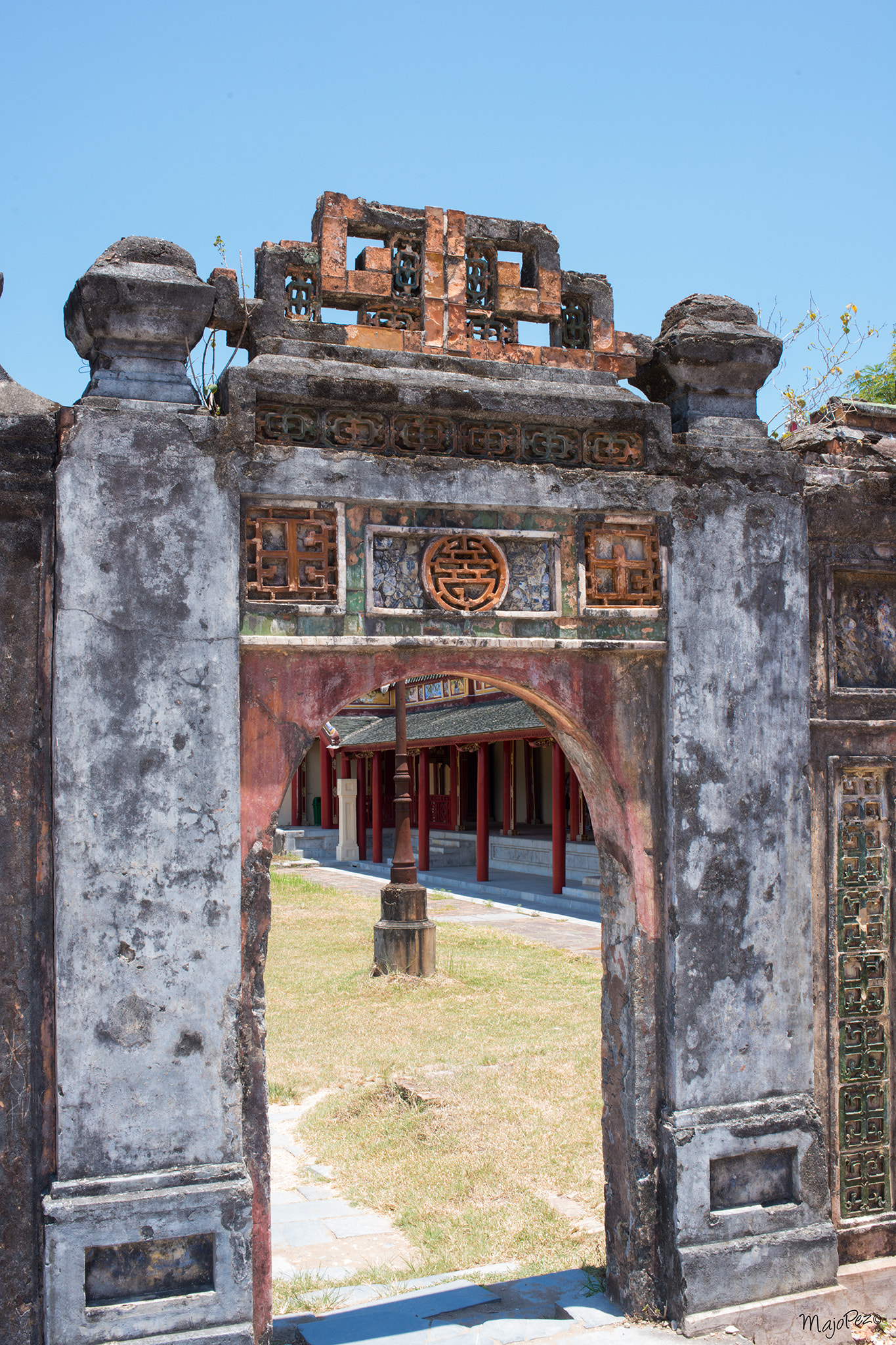 Nikon D800 + AF-S Nikkor 35mm f/1.8G sample photo. A palace in hue photography