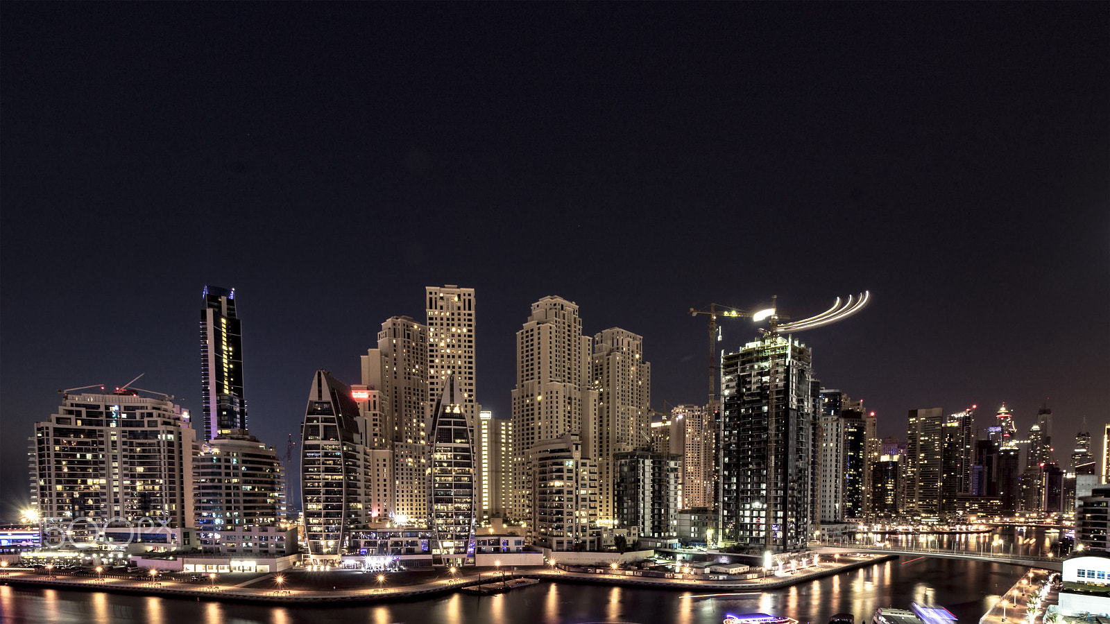 Canon EOS 750D (EOS Rebel T6i / EOS Kiss X8i) + Canon EF-S 10-18mm F4.5–5.6 IS STM sample photo. Night time dubai marina photography