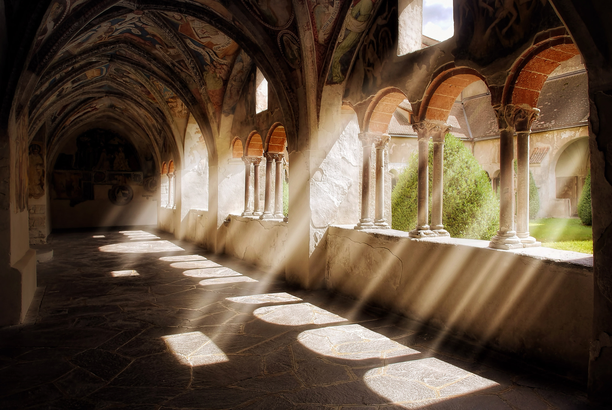 Panasonic Lumix DMC-GX1 + OLYMPUS M.12mm F2.0 sample photo. Cloister brixen photography