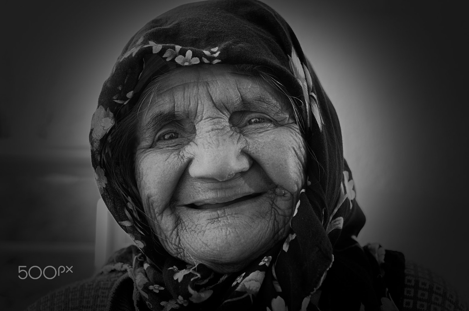 Nikon D90 + Sigma 35mm F1.4 DG HSM Art sample photo. Elderly happiness photography