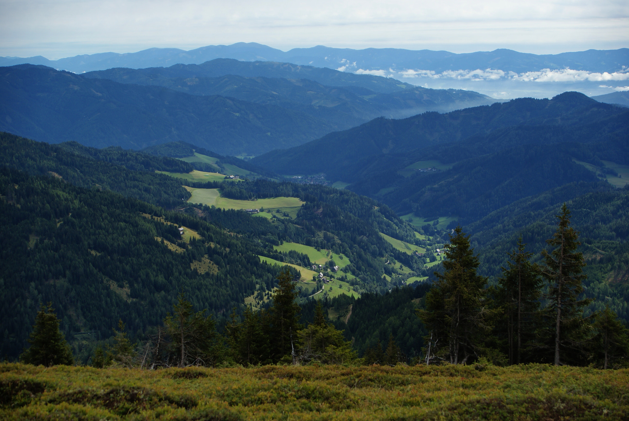 Minolta AF 28-80mm F3.5-5.6 (D) sample photo. Wiev from lachtal photography