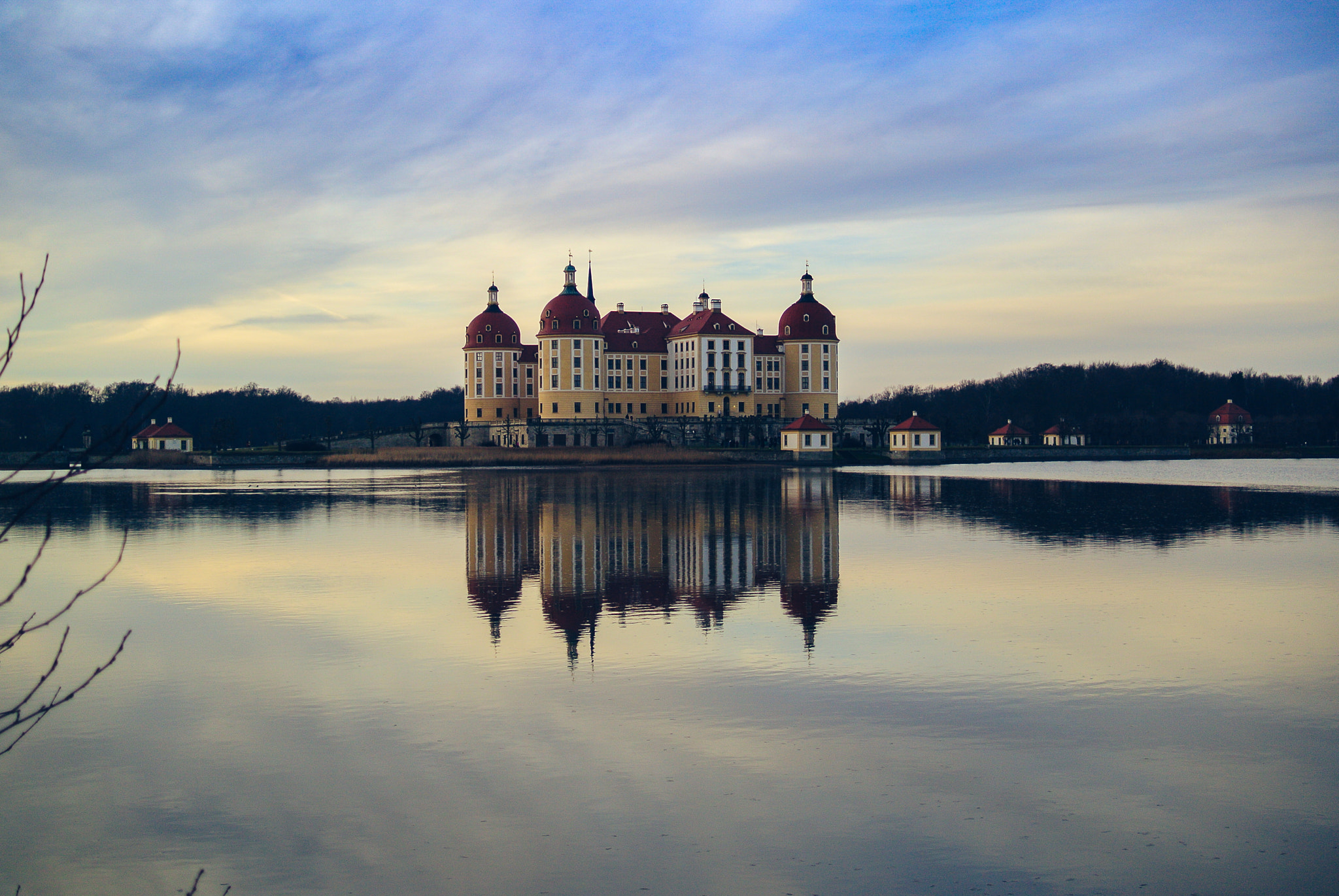 Nikon 1 V1 + Nikon 1 Nikkor 18.5mm F1.8 sample photo. Schloss moritzburg photography
