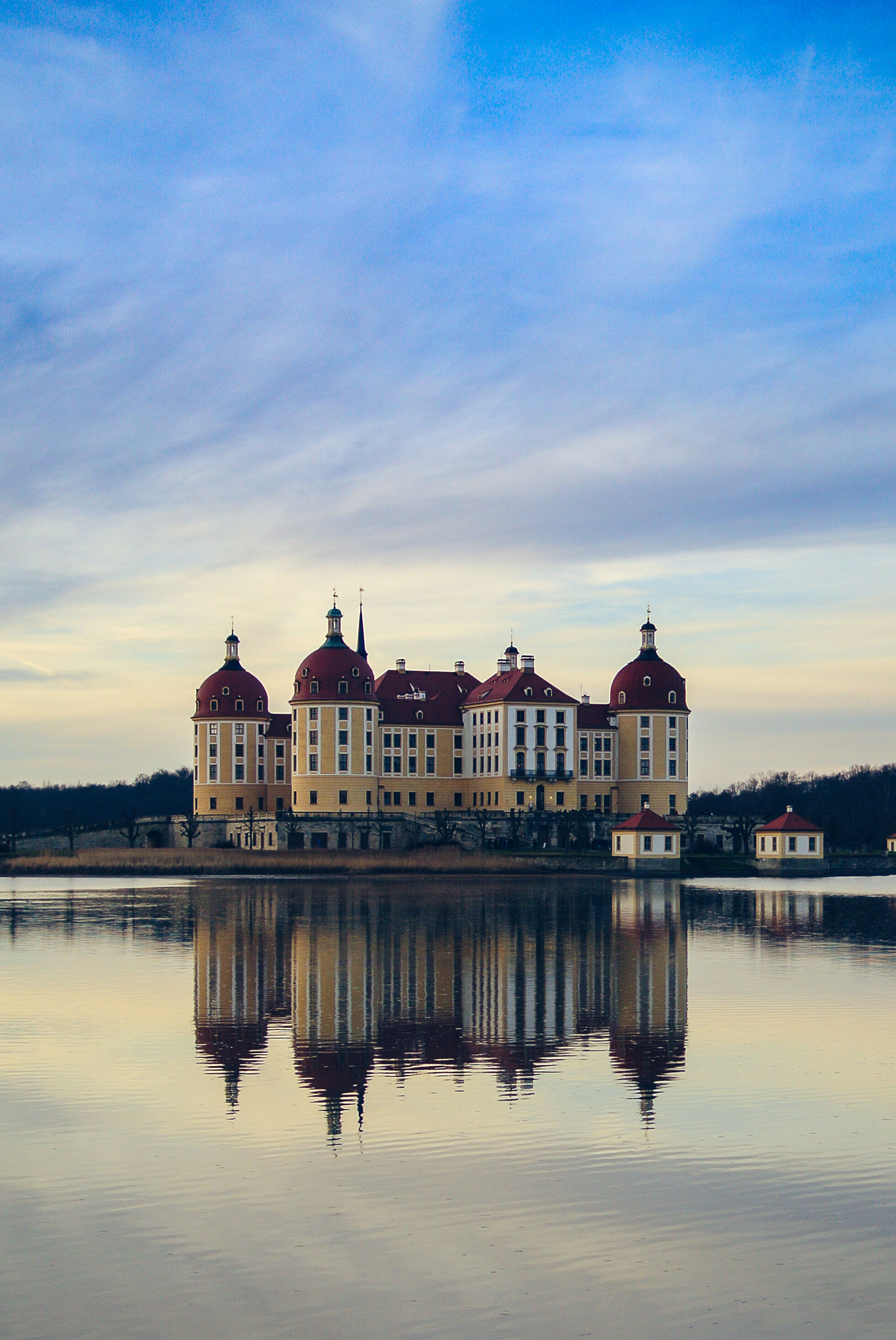 Nikon 1 V1 + Nikon 1 Nikkor 18.5mm F1.8 sample photo. Schloss moritzburg photography