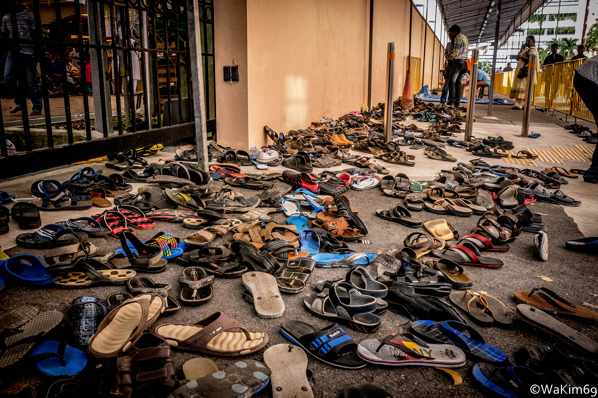 LUMIX G VARIO PZ 14-42/F3.5-5.6 sample photo. Footwear all over... photography