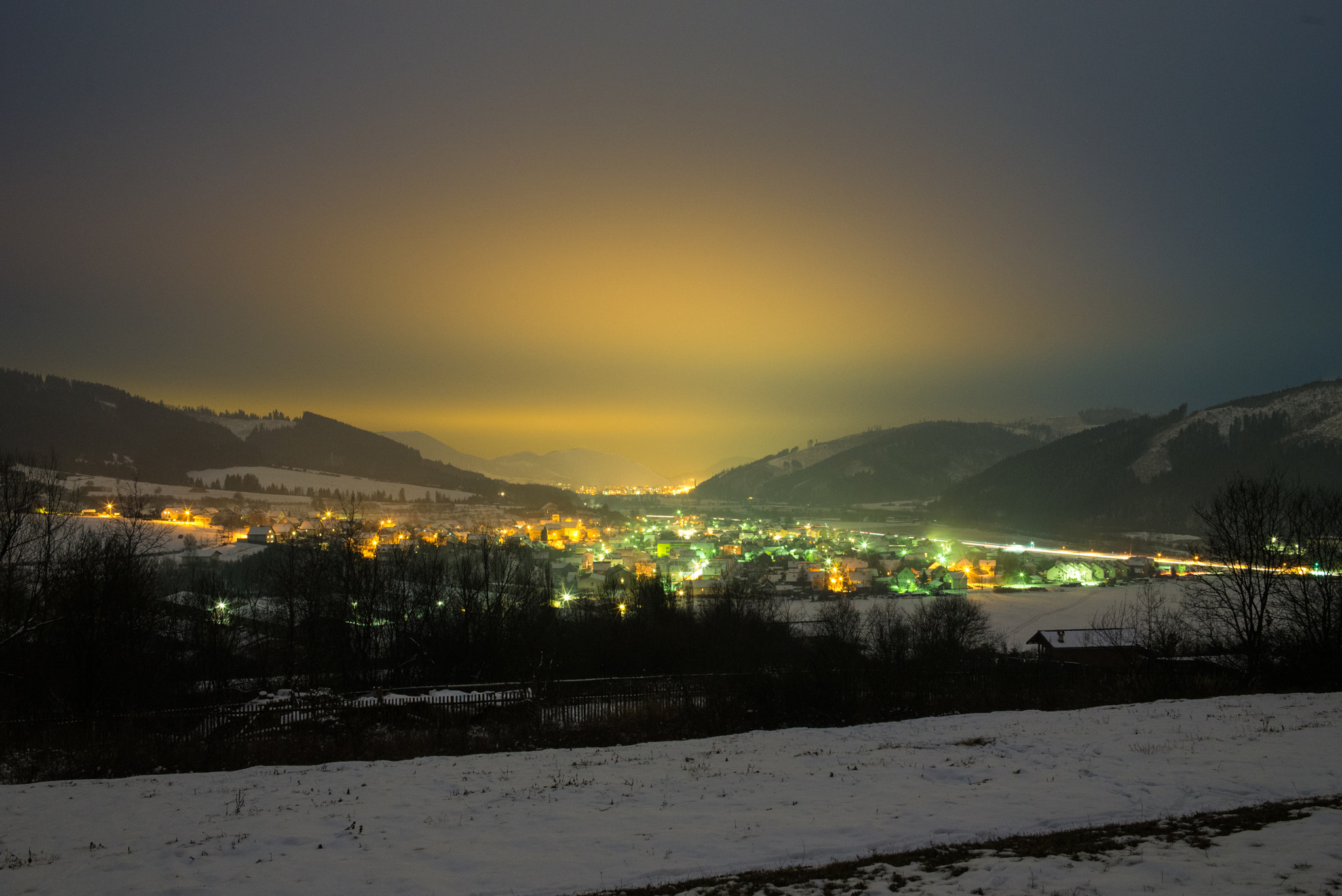 Samyang 12mm F2.8 ED AS NCS Fisheye sample photo. Svetlo nad mestom photography
