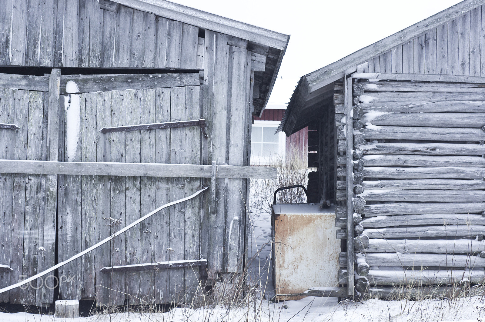 Sony Alpha DSLR-A580 + Minolta AF 50mm F1.7 New sample photo. Wooden sheds at hailouto photography