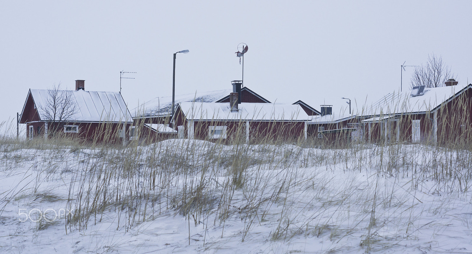 Sony Alpha DSLR-A580 + Minolta AF 50mm F1.7 New sample photo. Red wooden houses at marjaniemi photography