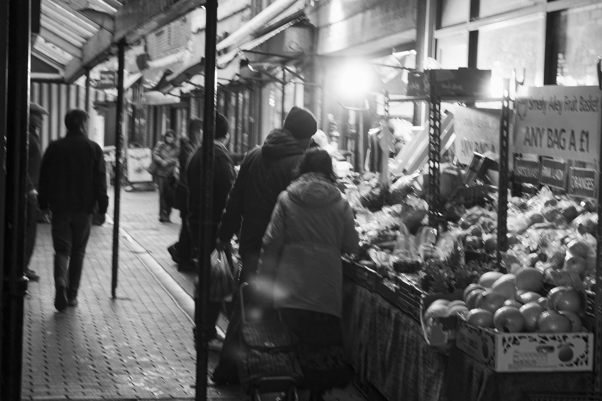 Sony Alpha DSLR-A700 + Minolta AF 50mm F1.7 sample photo. Smelly alley photography