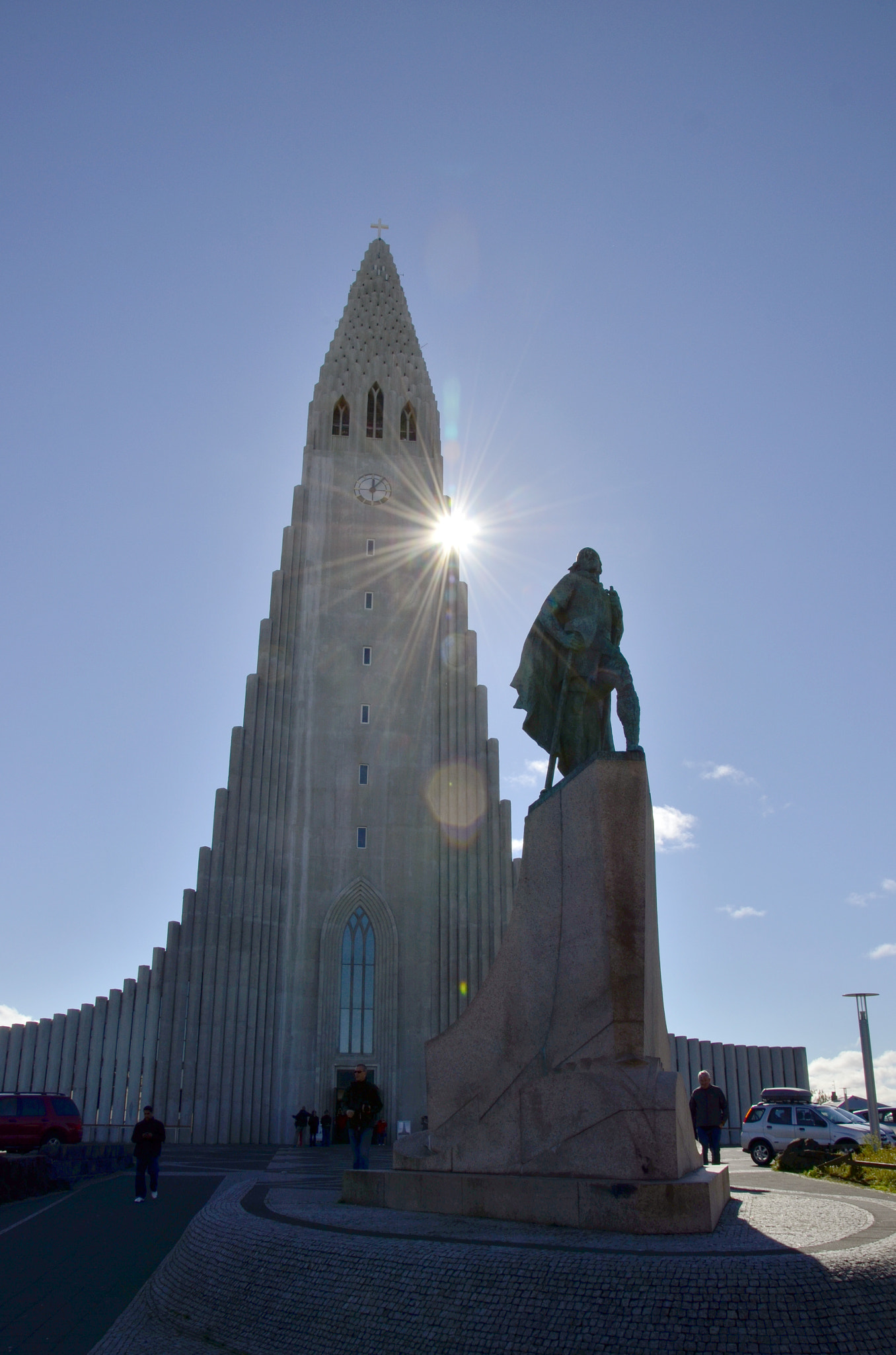 Nikon D5100 + Sigma 18-200mm F3.5-6.3 DC OS HSM sample photo. Halgrim's church in reykjavik photography