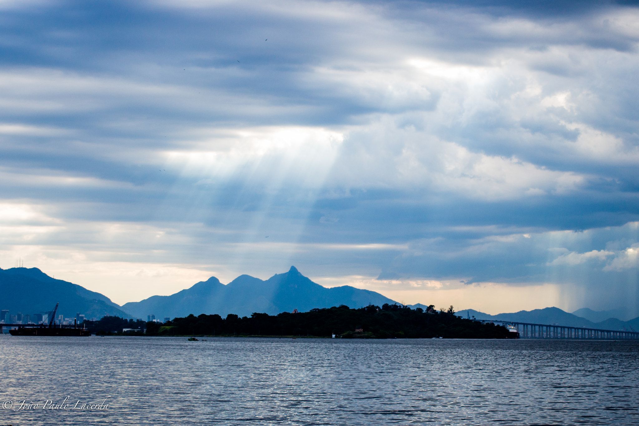 Canon EF 40mm F2.8 STM sample photo. Here comes the rain... photography