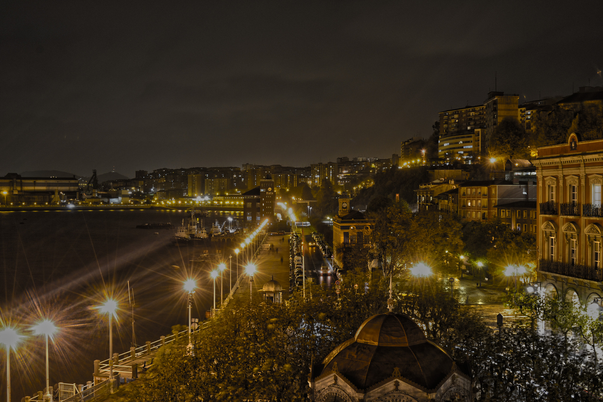 Nikon D3100 + Nikon AF Nikkor 28mm F2.8D sample photo. Portugalete photography