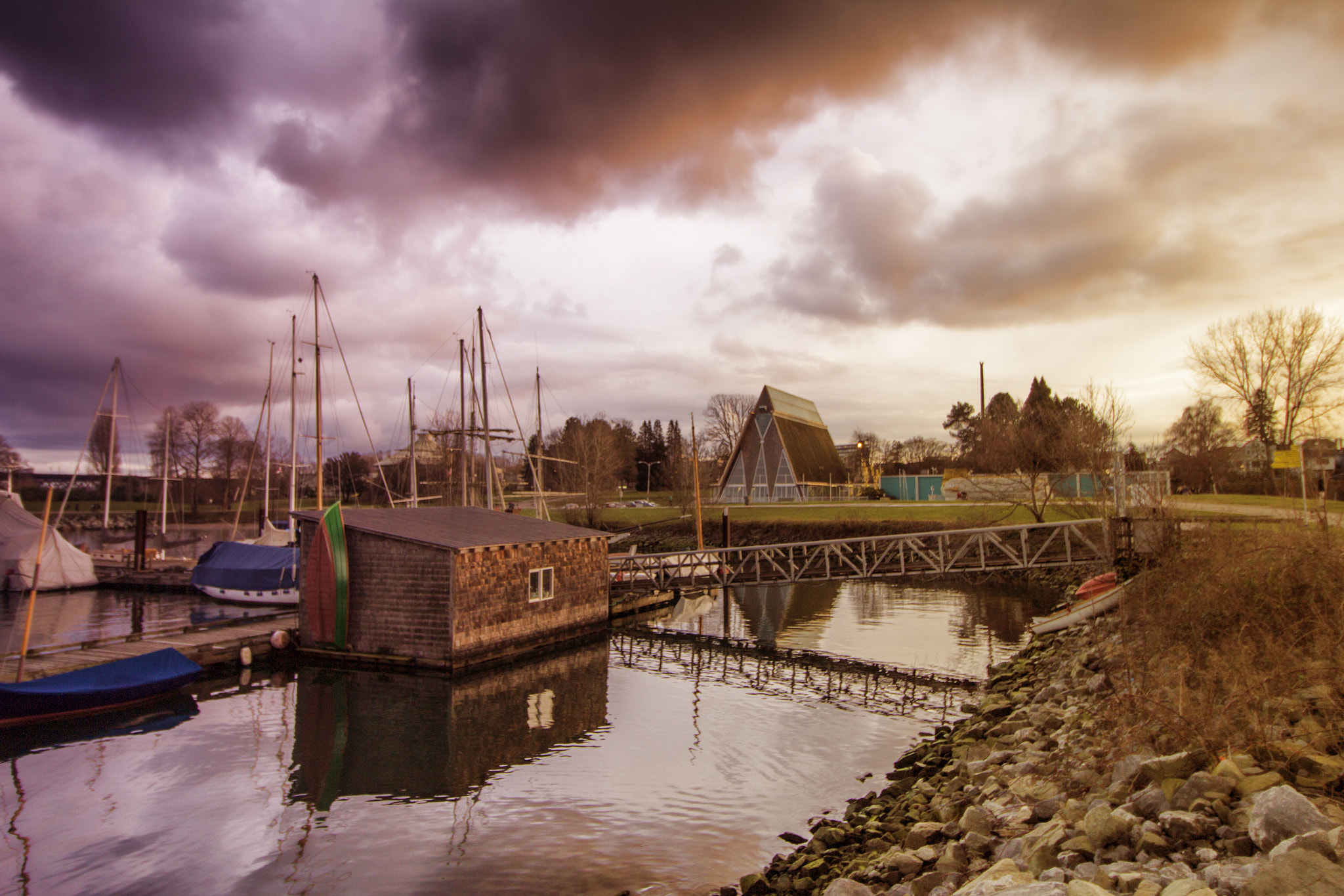 Canon EF-S 10-18mm F4.5–5.6 IS STM sample photo. Old marine photography