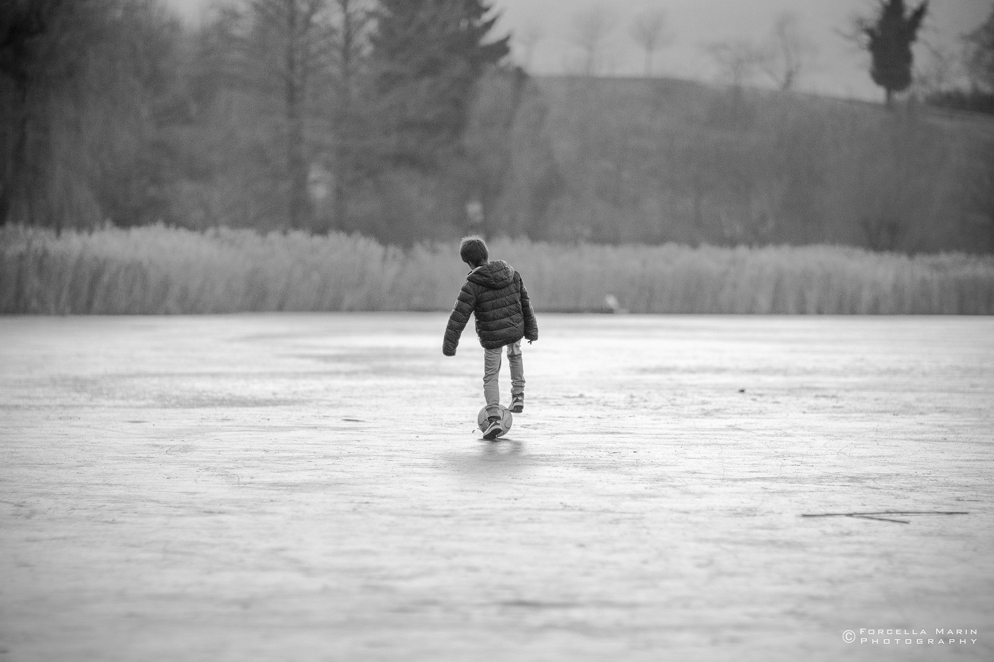 Canon EOS 700D (EOS Rebel T5i / EOS Kiss X7i) + Canon EF 85mm F1.2L II USM sample photo. To play on ice photography