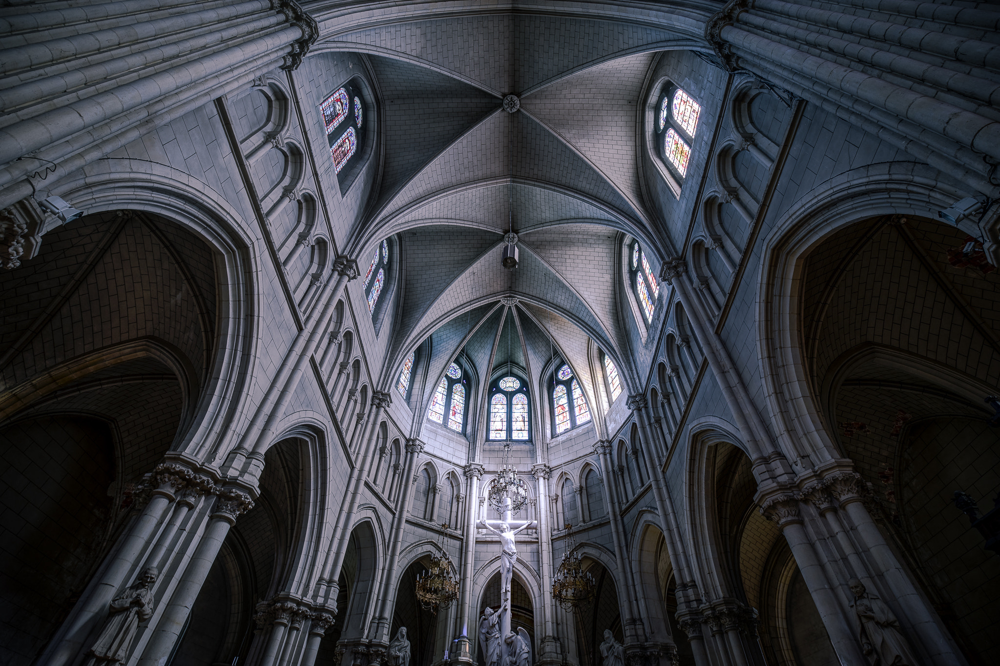 Sony a7 II + Canon EF 16-35mm F4L IS USM sample photo. Begging for light photography