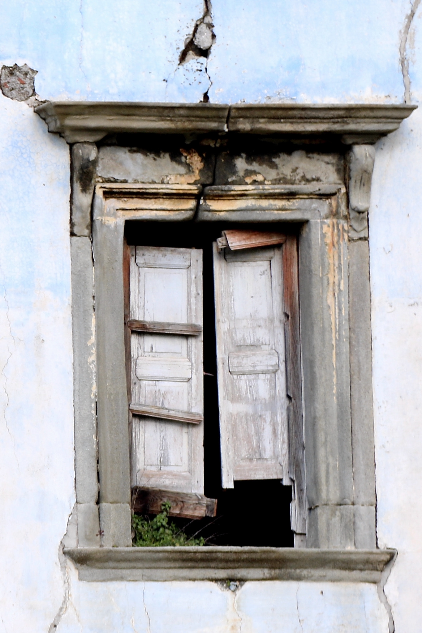 Tamron SP 35mm F1.8 Di VC USD sample photo. Once upon a time a window photography