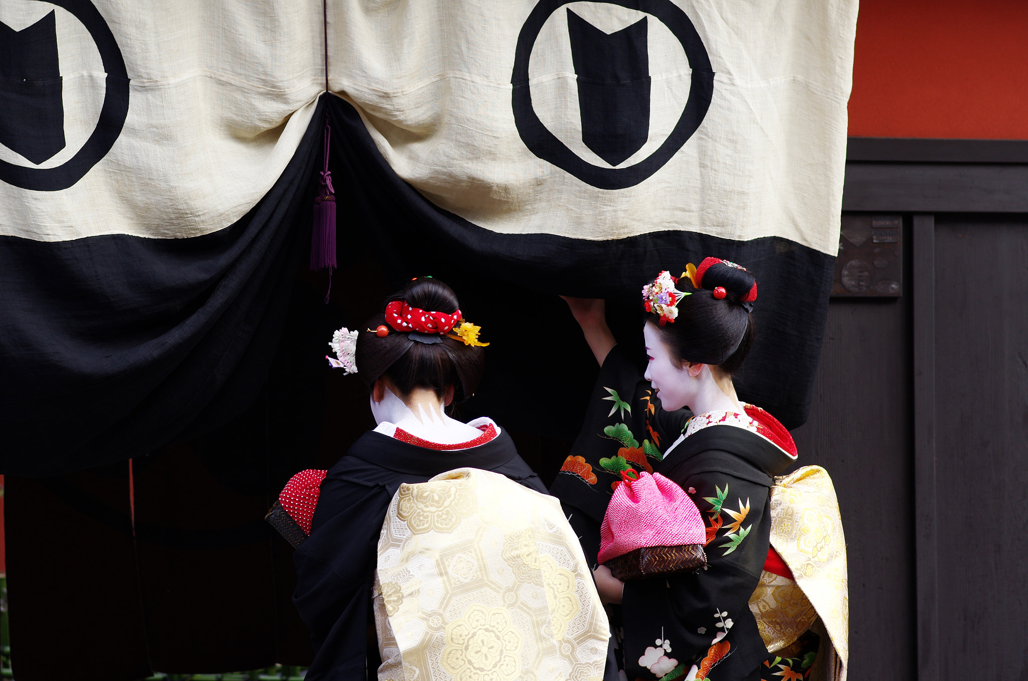 Pentax smc FA 77mm 1.8 Limited sample photo. Greetings photography