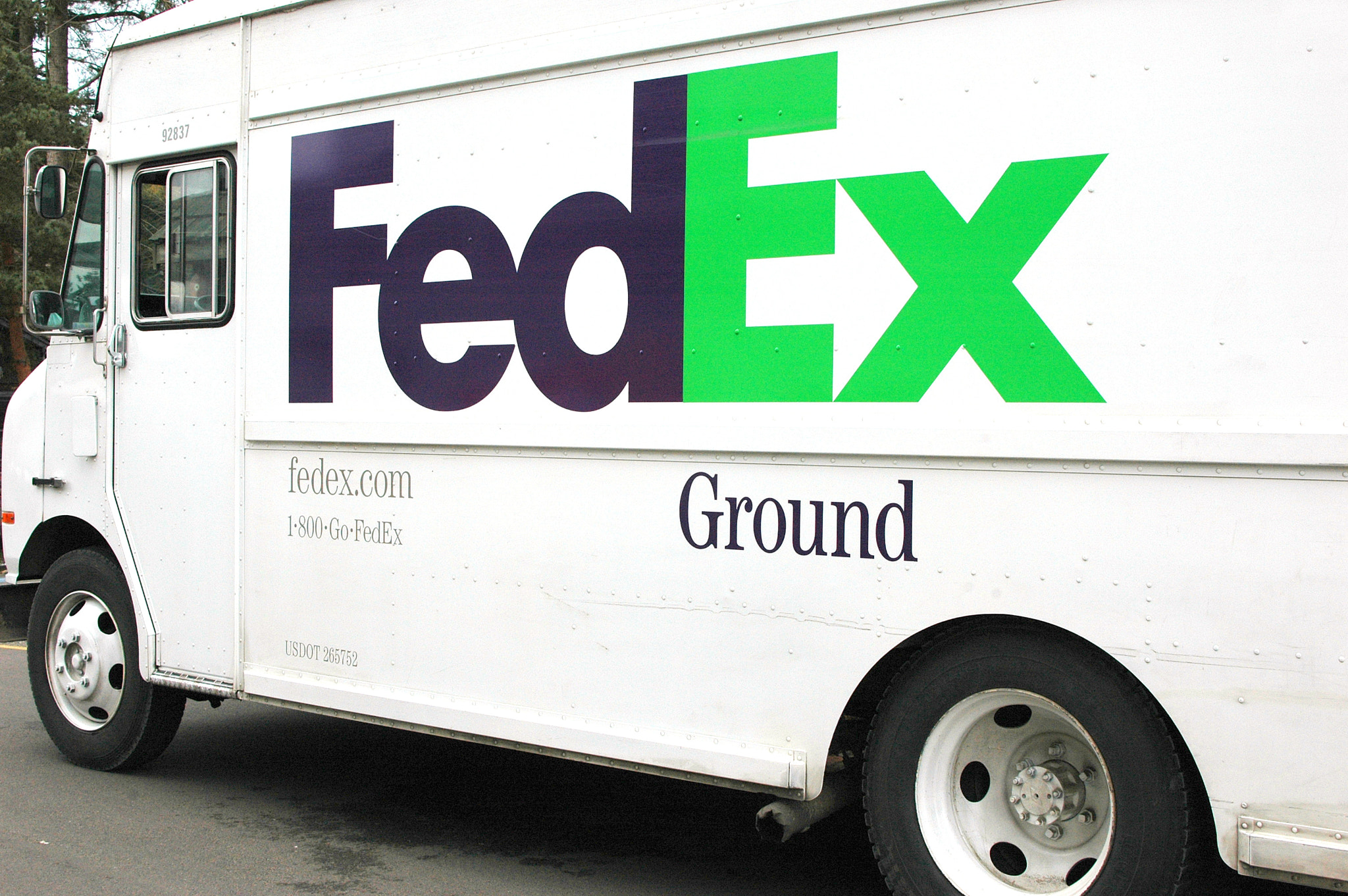 Nikon D70 sample photo. Fedex truck. photography